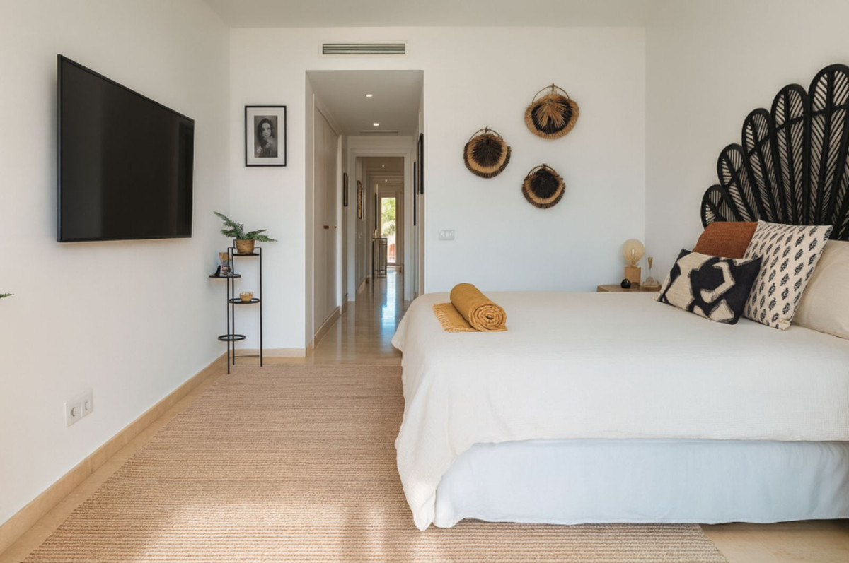 3 Bed Apartment for sale in La Duquesa Costa Del Sol, Málaga, Spain