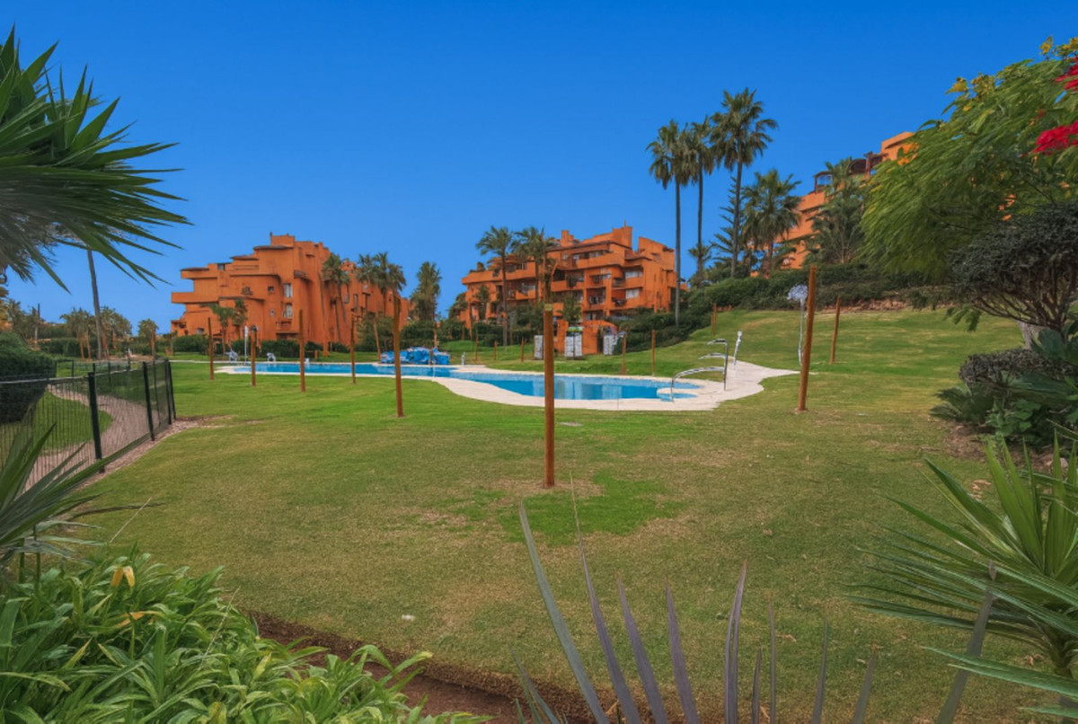 3 Bed Apartment for sale in La Duquesa Costa Del Sol, Málaga, Spain