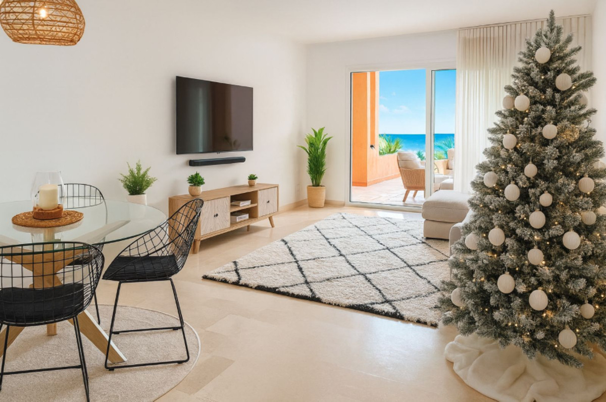 3 Bed Apartment for sale in La Duquesa Costa Del Sol, Málaga, Spain