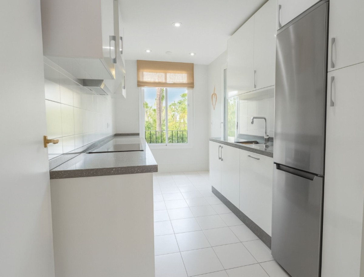 3 Bed Apartment for sale in La Duquesa Costa Del Sol, Málaga, Spain