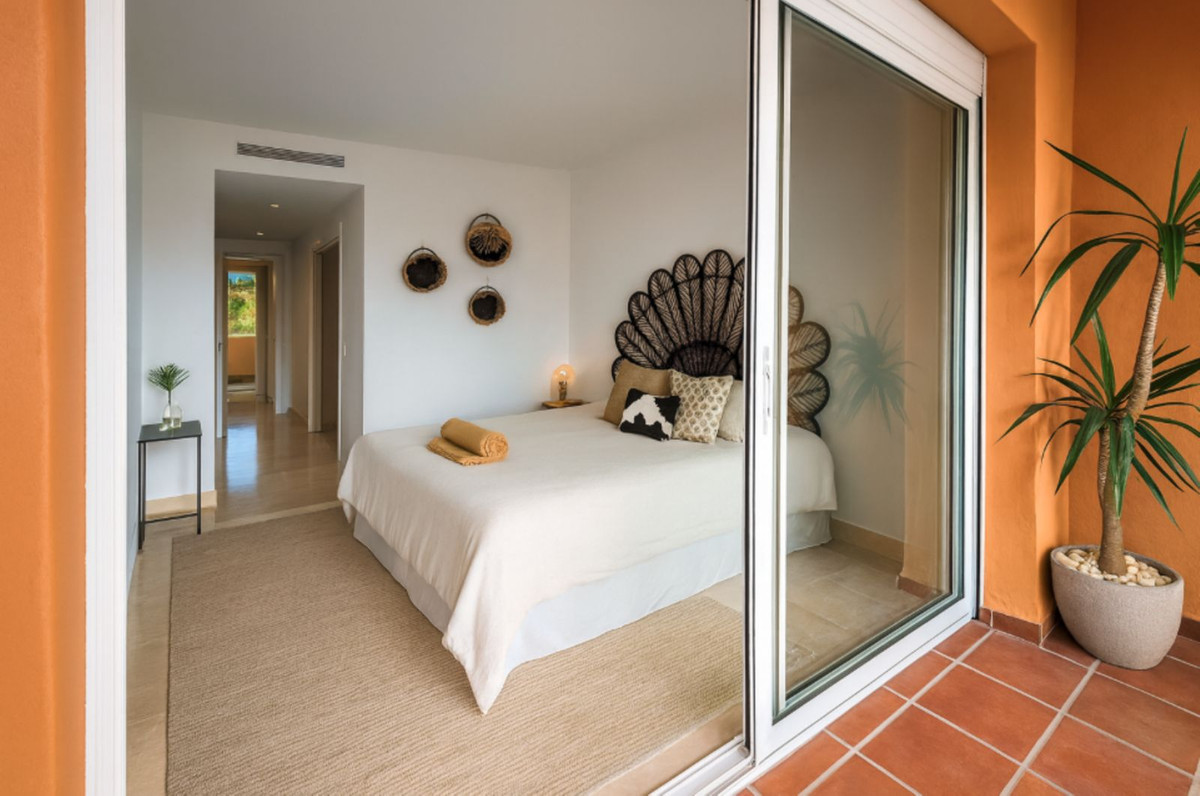 3 Bed Apartment for sale in La Duquesa Costa Del Sol, Málaga, Spain