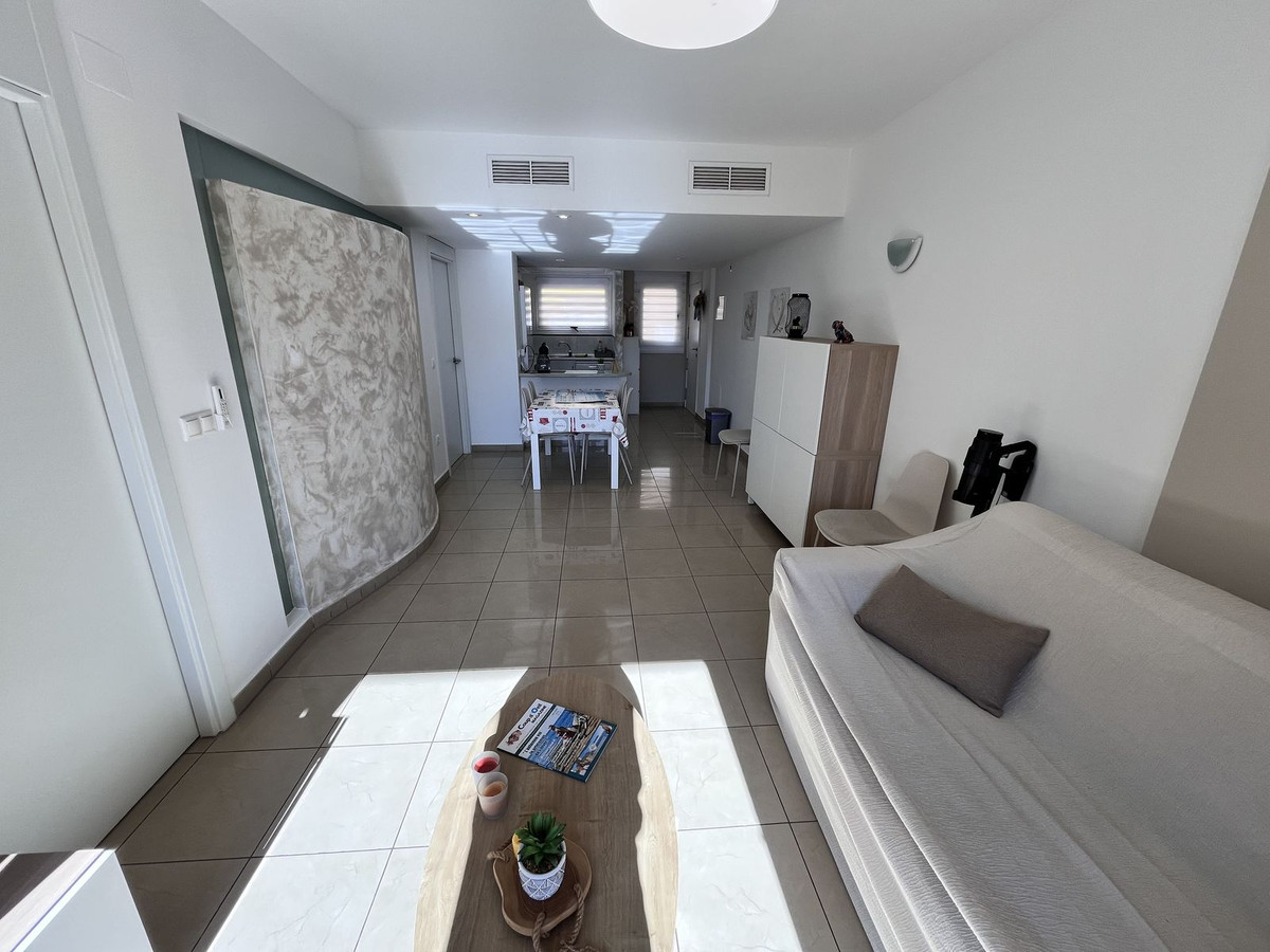 Se vende Apartamento Planta Media de 2 dormitorios en Costa Blanca, Alicante, España