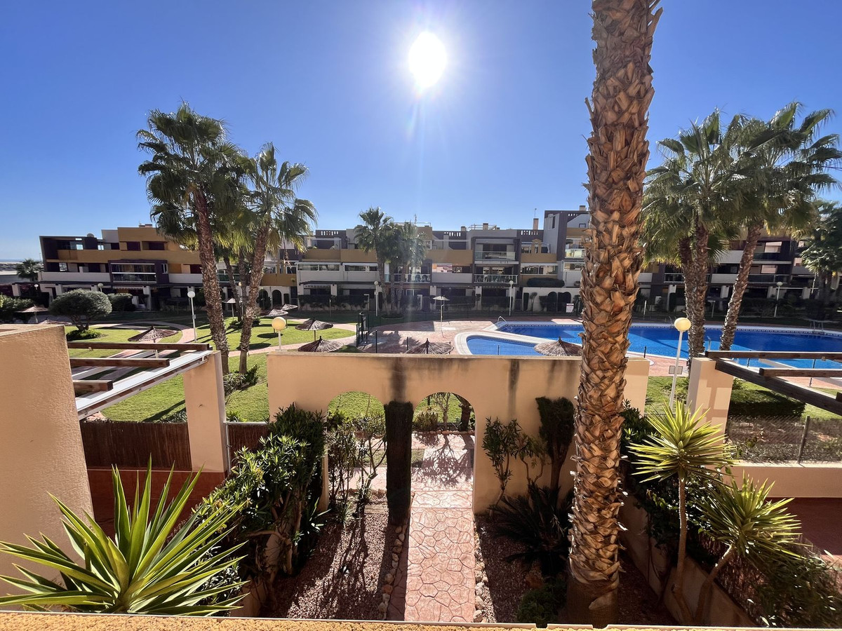 Se vende Apartamento Planta Media de 2 dormitorios en Costa Blanca, Alicante, España