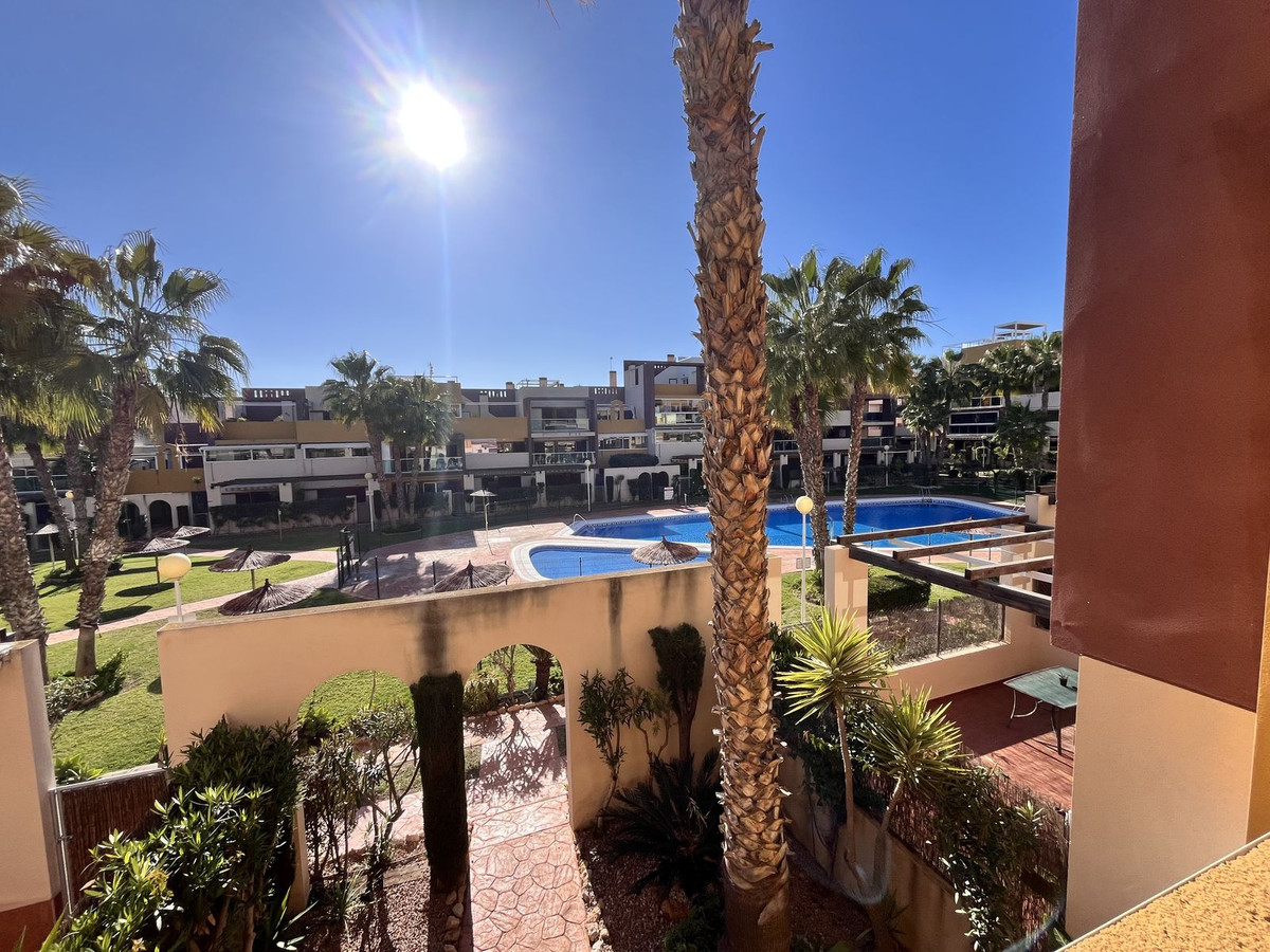 Se vende Apartamento Planta Media de 2 dormitorios en Costa Blanca, Alicante, España