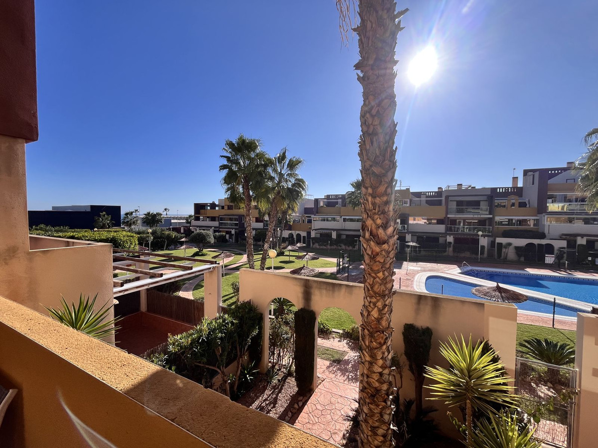 Se vende Apartamento Planta Media de 2 dormitorios en Costa Blanca, Alicante, España