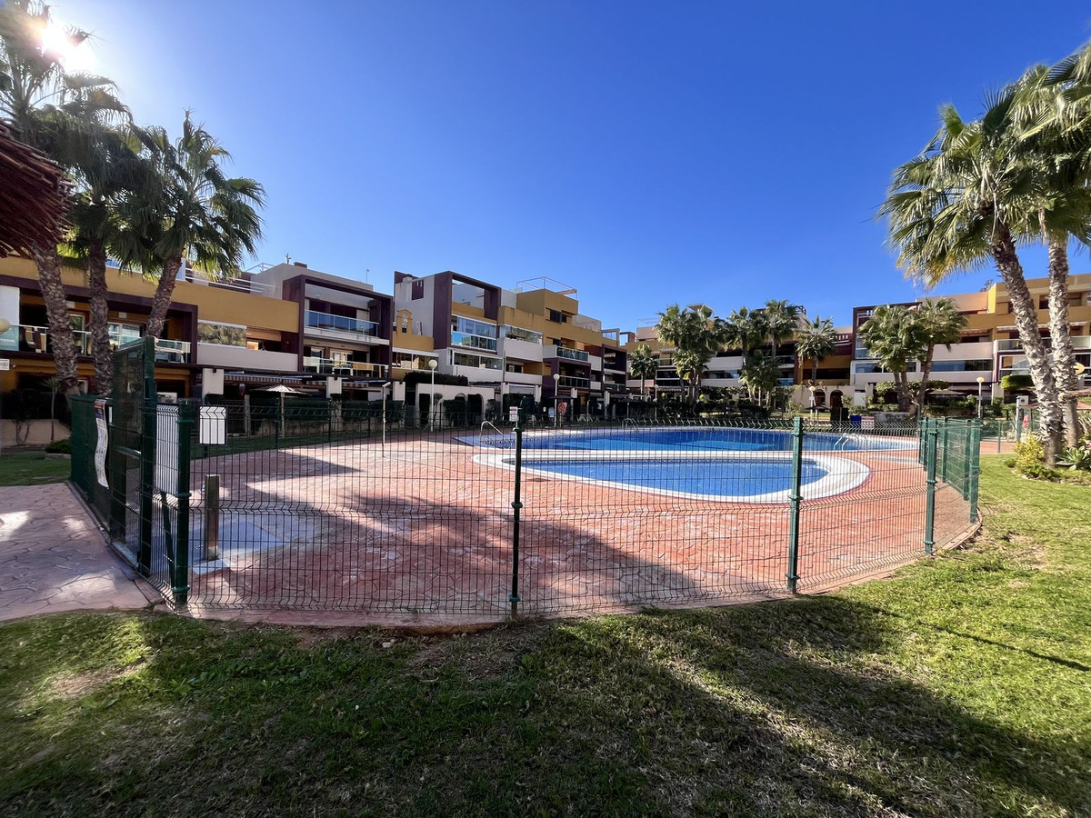 Se vende Apartamento Planta Media de 2 dormitorios en Costa Blanca, Alicante, España