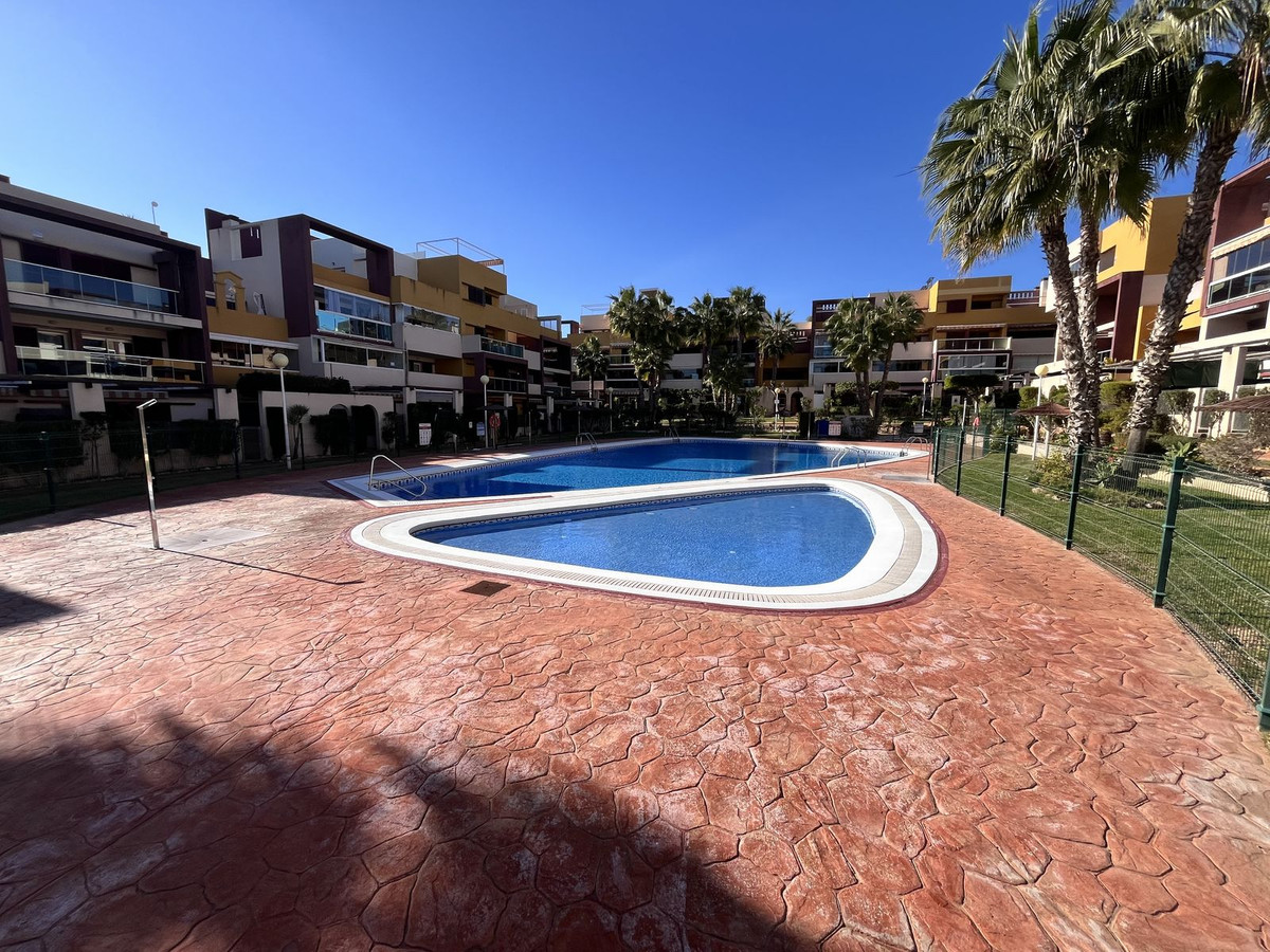 Se vende Apartamento Planta Media de 2 dormitorios en Costa Blanca, Alicante, España