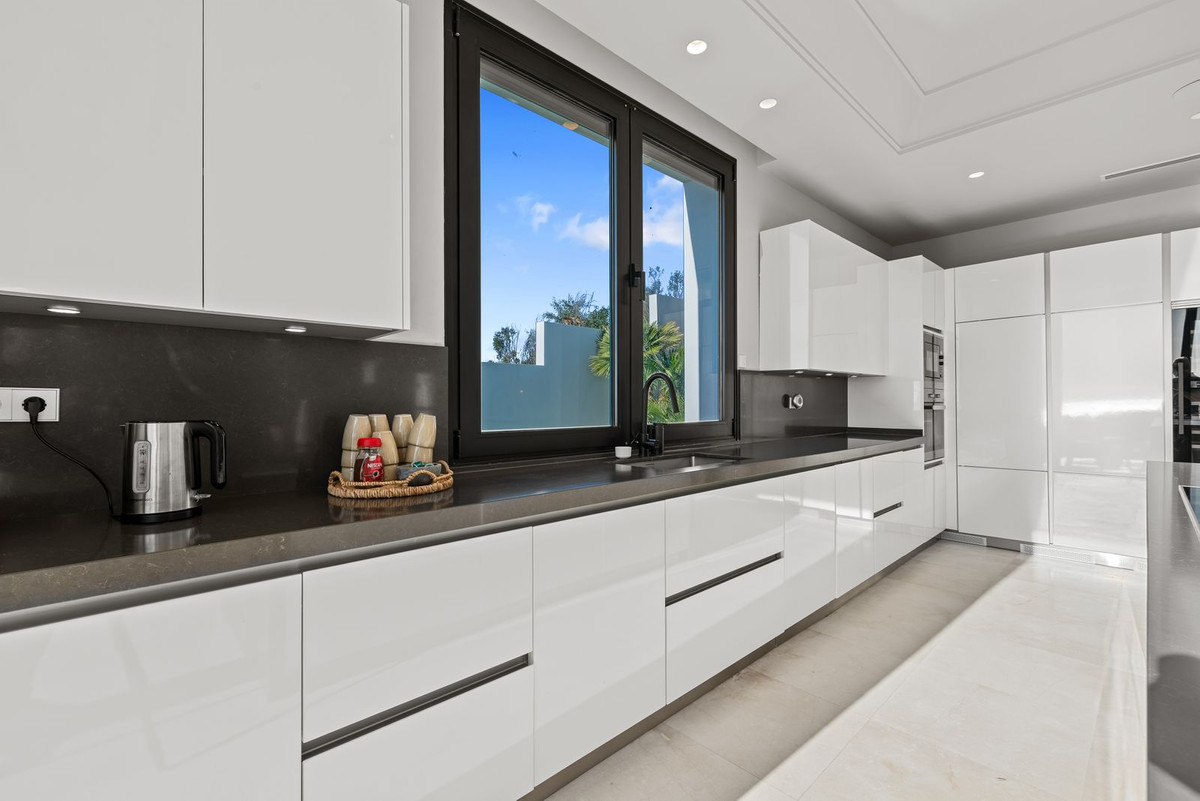 Se vende Villa - Chalet de 5 dormitorios en Costa Del Sol, Málaga, España