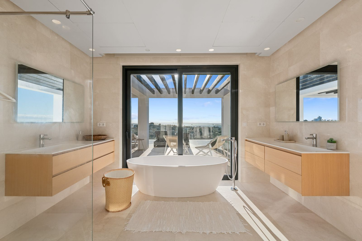 Se vende Villa - Chalet de 5 dormitorios en Costa Del Sol, Málaga, España