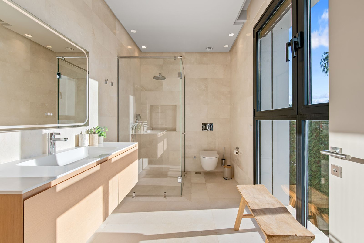 Se vende Villa - Chalet de 5 dormitorios en Costa Del Sol, Málaga, España