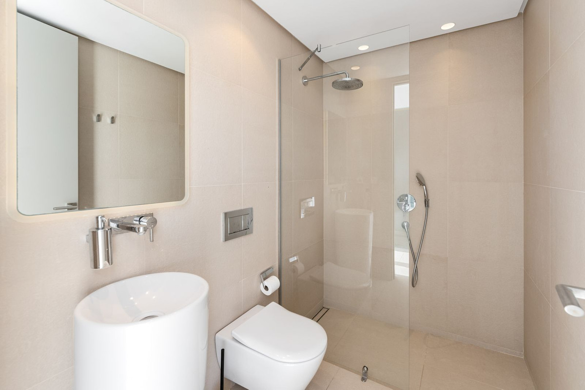 Se vende Villa - Chalet de 5 dormitorios en Costa Del Sol, Málaga, España