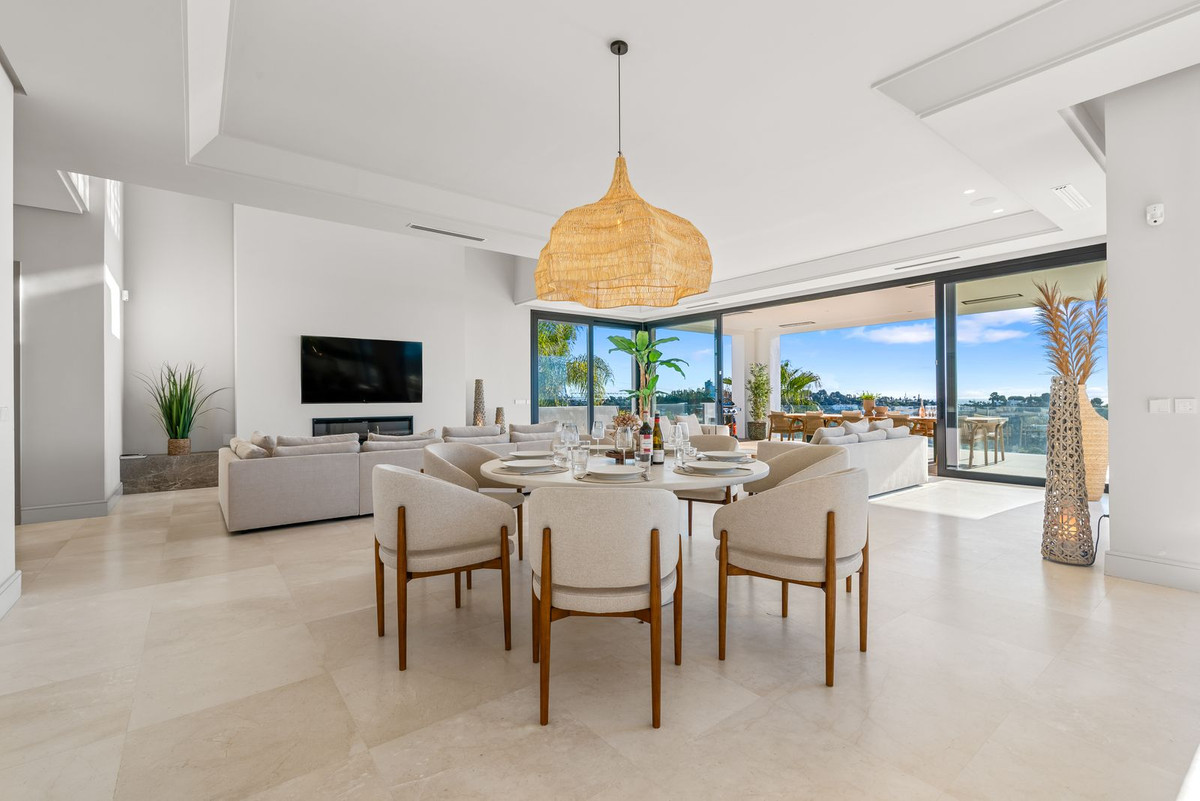 Se vende Villa - Chalet de 5 dormitorios en Costa Del Sol, Málaga, España
