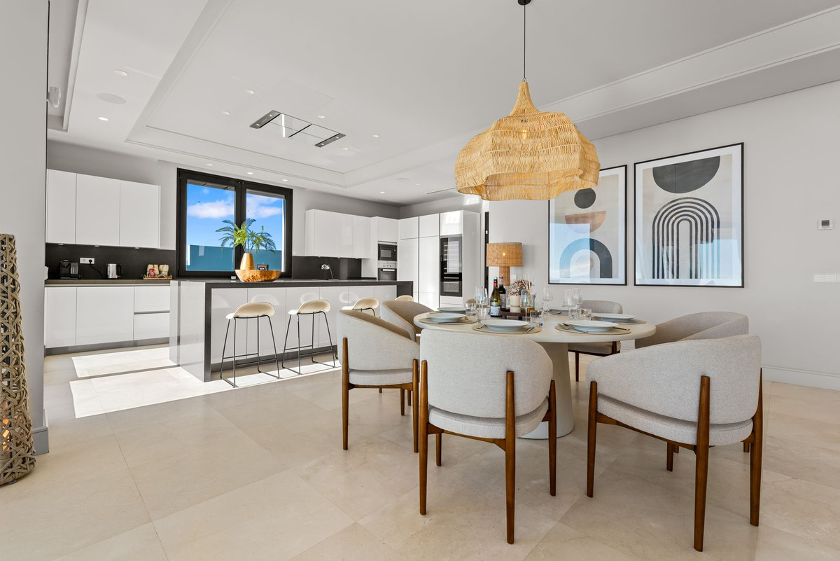 Se vende Villa - Chalet de 5 dormitorios en Costa Del Sol, Málaga, España