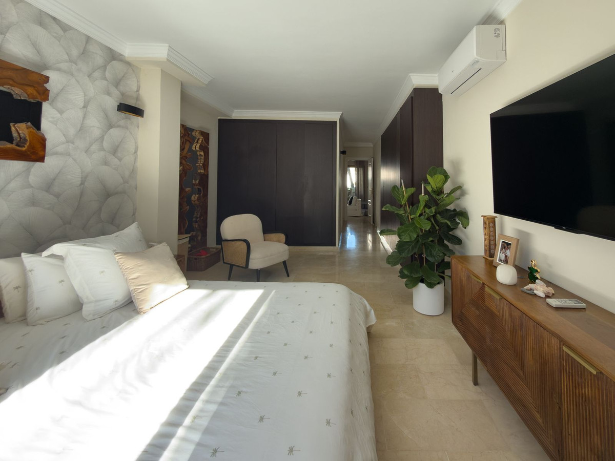 4 Bed Apartment for sale in Elviria Costa Del Sol, Málaga, Spain