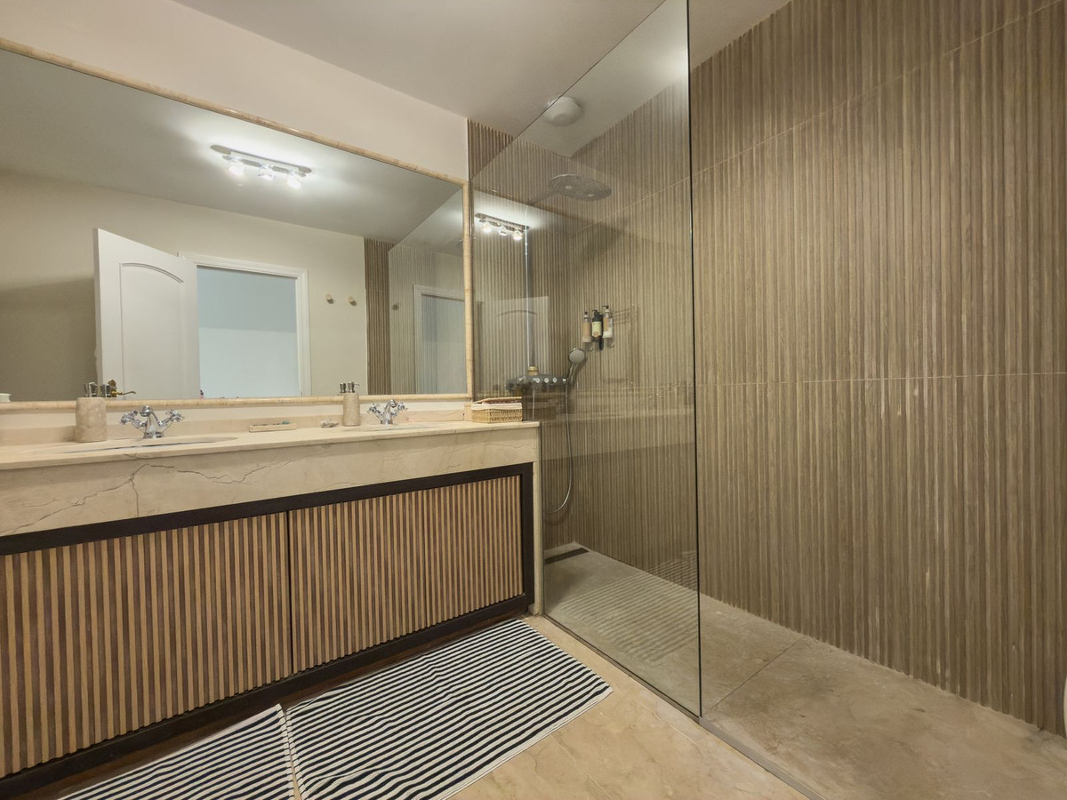 4 Bed Apartment for sale in Elviria Costa Del Sol, Málaga, Spain