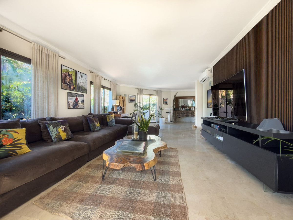 4 Bed Apartment for sale in Elviria Costa Del Sol, Málaga, Spain