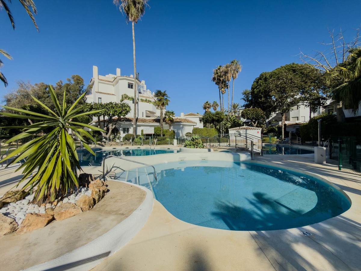 4 Bed Apartment for sale in Elviria Costa Del Sol, Málaga, Spain