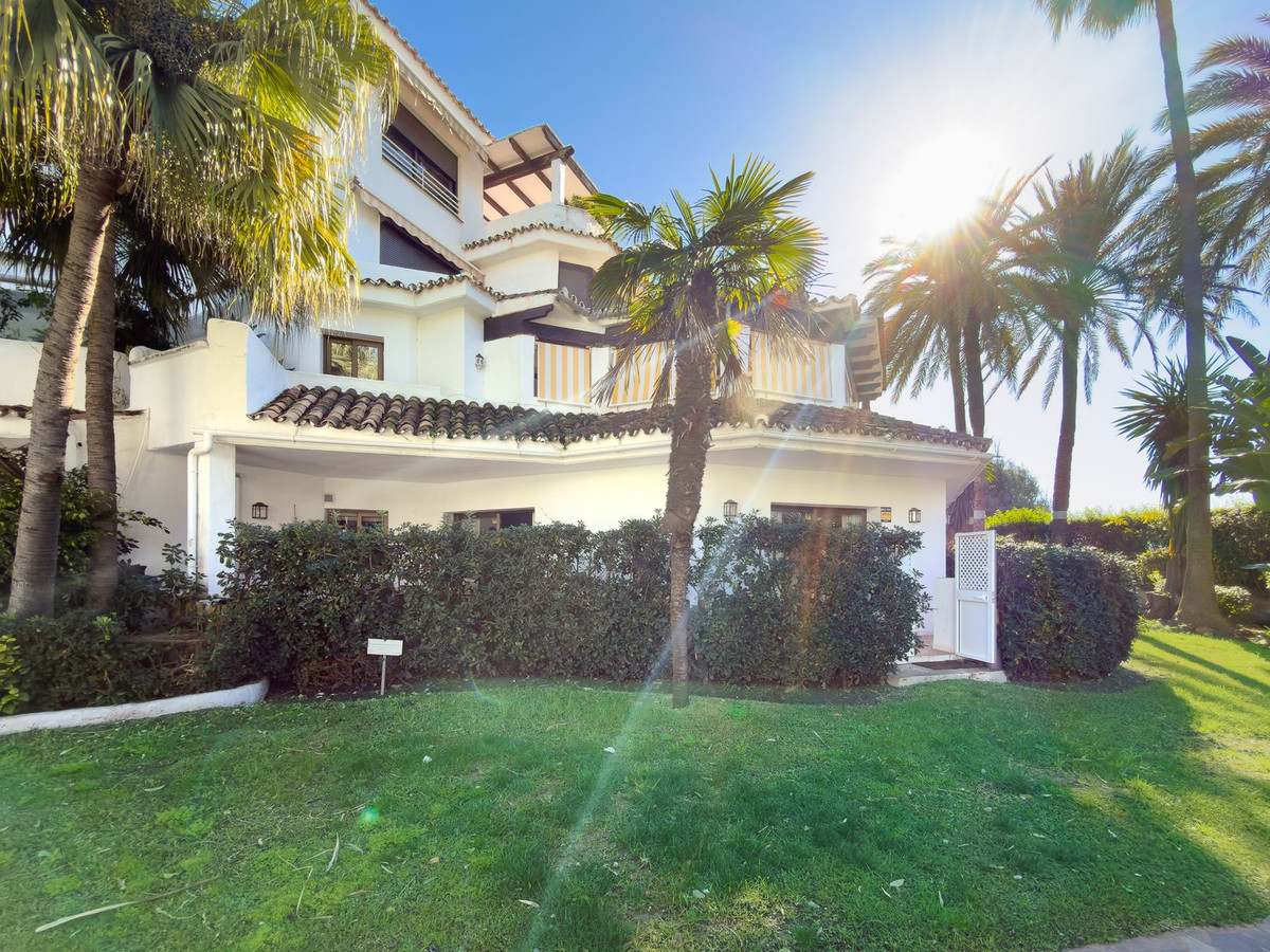 4 Bed Apartment for sale in Elviria Costa Del Sol, Málaga, Spain
