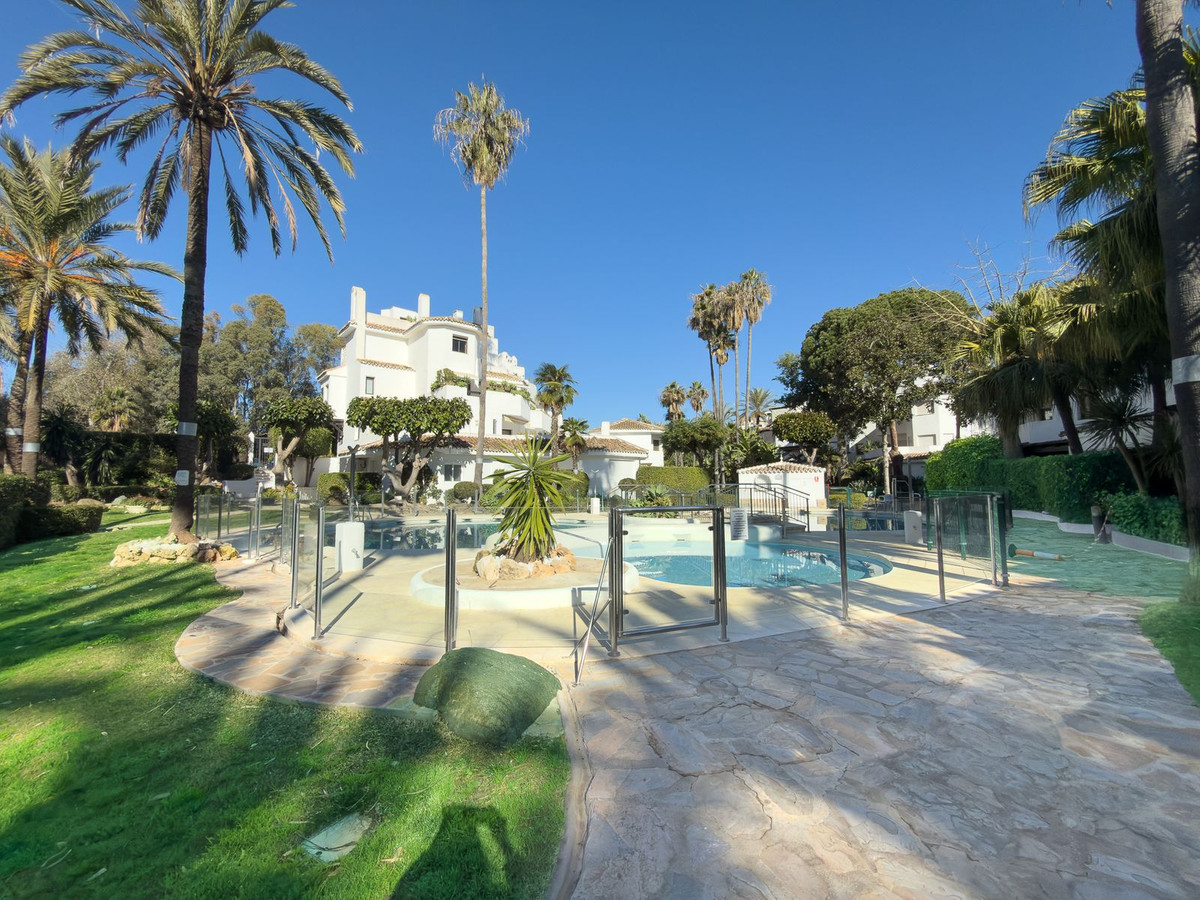 4 Bed Apartment for sale in Elviria Costa Del Sol, Málaga, Spain