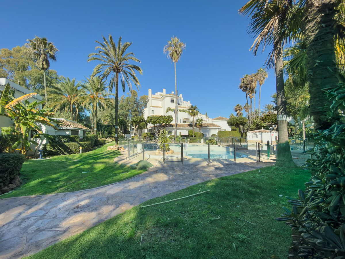 4 Bed Apartment for sale in Elviria Costa Del Sol, Málaga, Spain