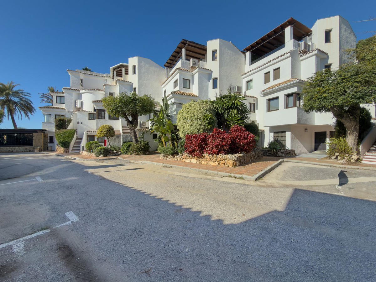 4 Bed Apartment for sale in Elviria Costa Del Sol, Málaga, Spain