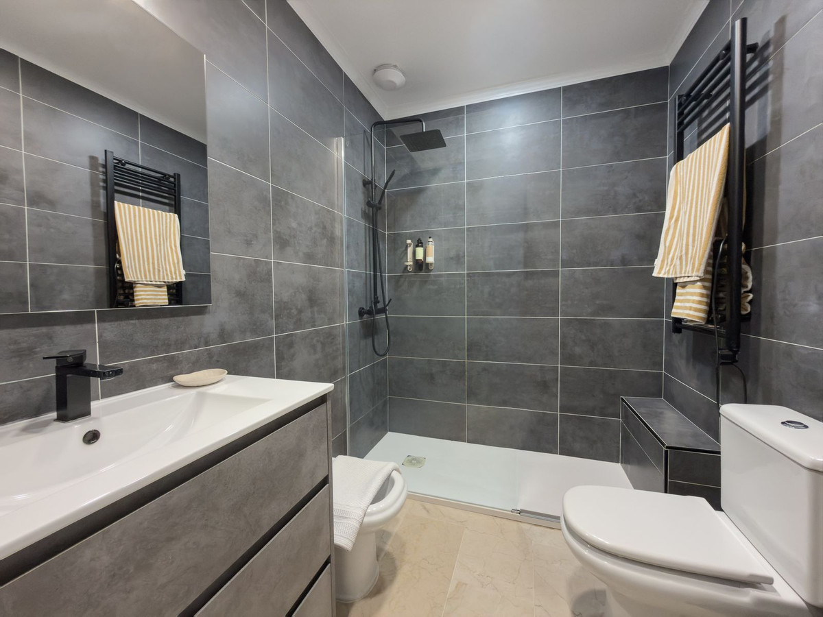 4 Bed Apartment for sale in Elviria Costa Del Sol, Málaga, Spain