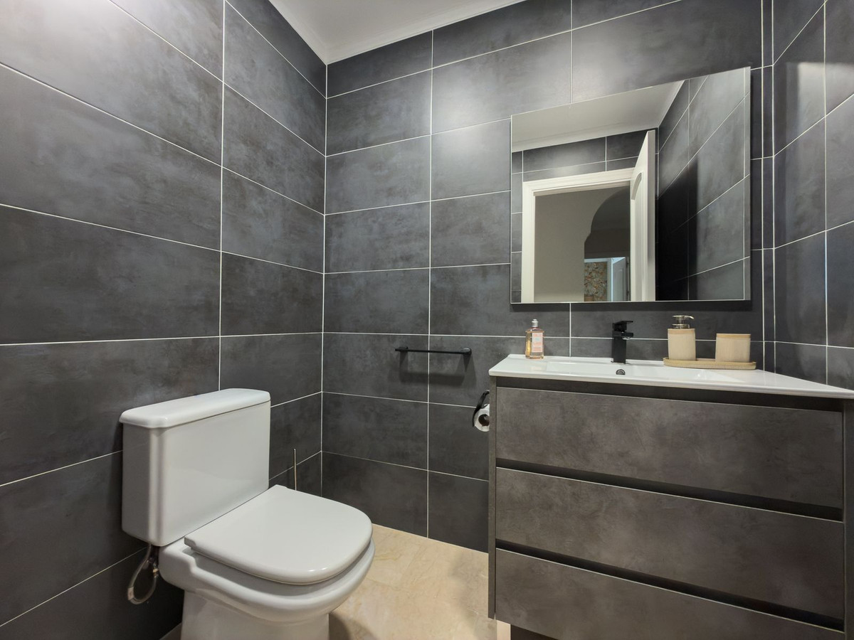 4 Bed Apartment for sale in Elviria Costa Del Sol, Málaga, Spain