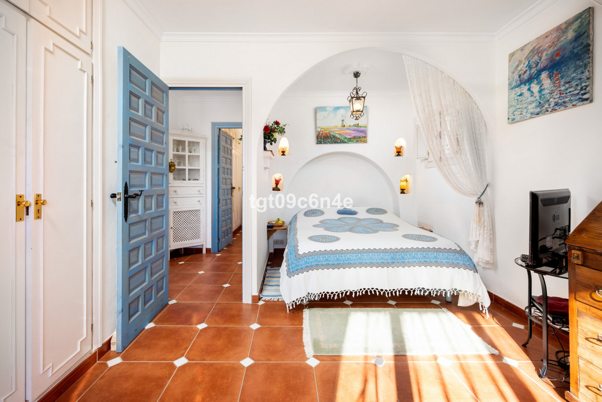 5 Bed Townhouse for sale in Marbella Costa Del Sol, Málaga, Spain