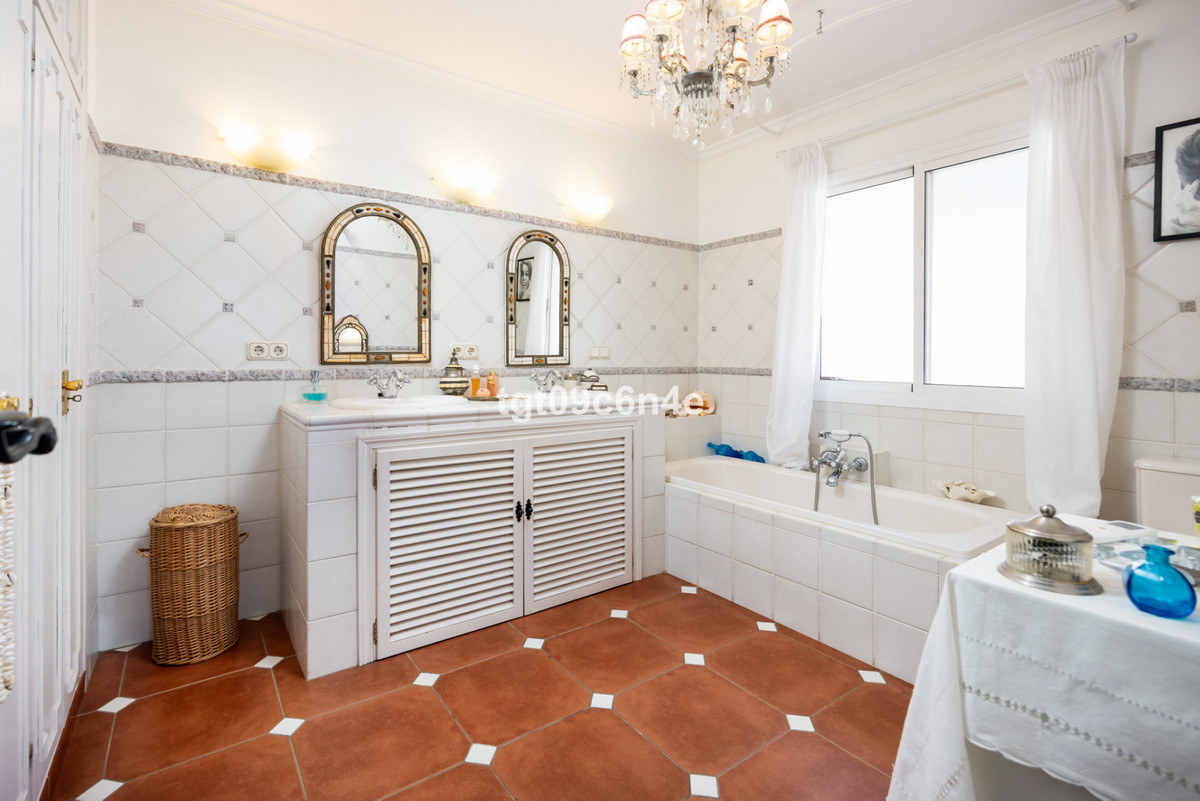 5 Bed Townhouse for sale in Marbella Costa Del Sol, Málaga, Spain