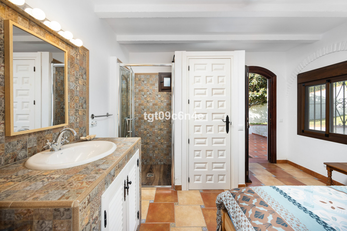 5 Bed Townhouse for sale in Marbella Costa Del Sol, Málaga, Spain