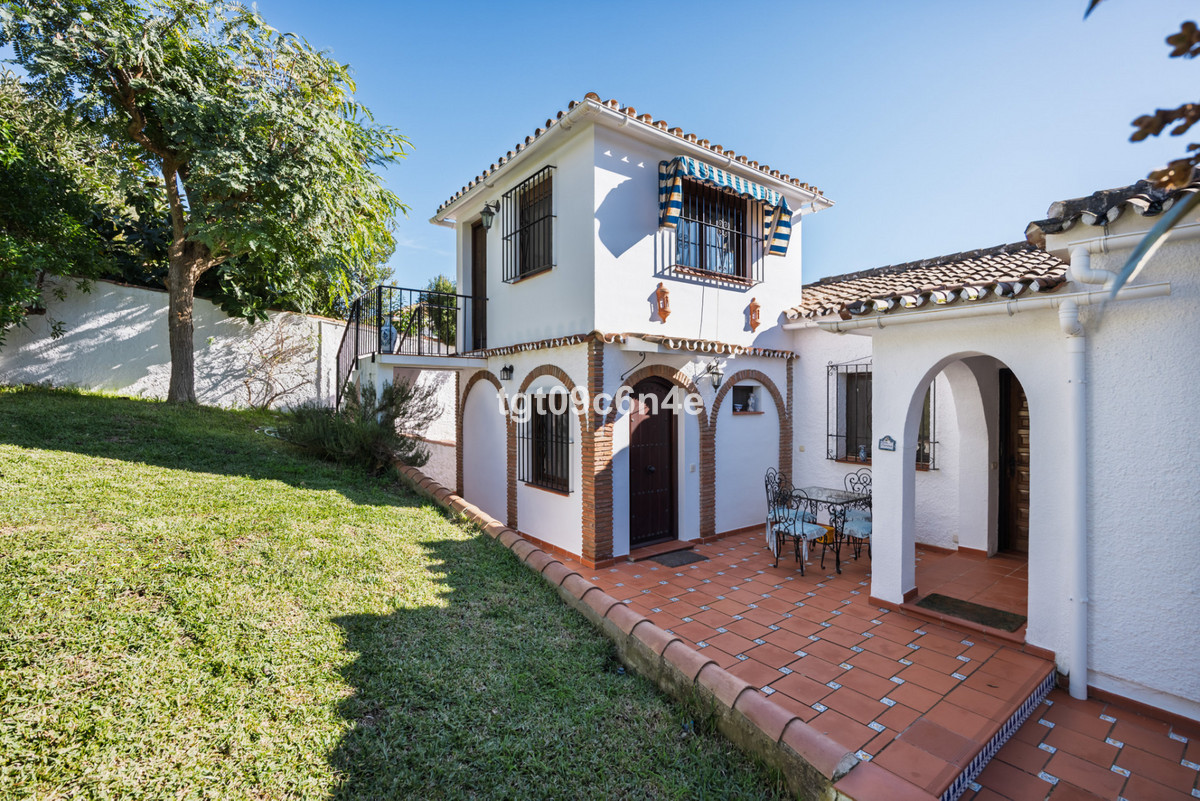 5 Bed Townhouse for sale in Marbella Costa Del Sol, Málaga, Spain