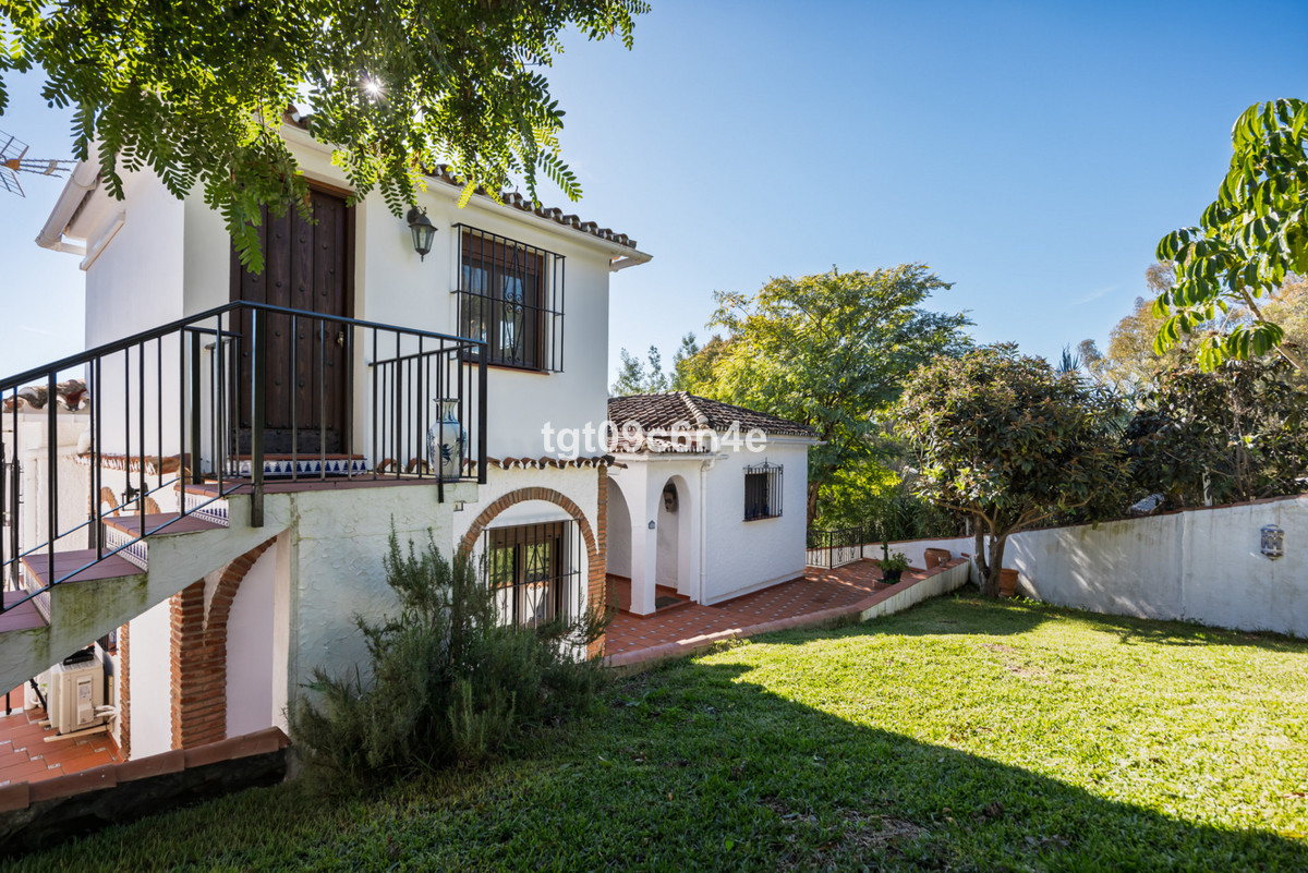 5 Bed Townhouse for sale in Marbella Costa Del Sol, Málaga, Spain