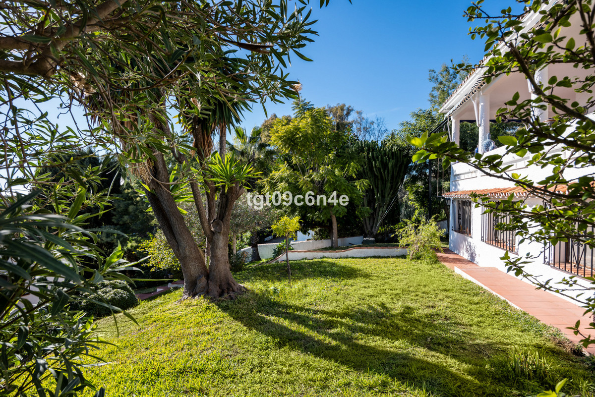 5 Bed Townhouse for sale in Marbella Costa Del Sol, Málaga, Spain