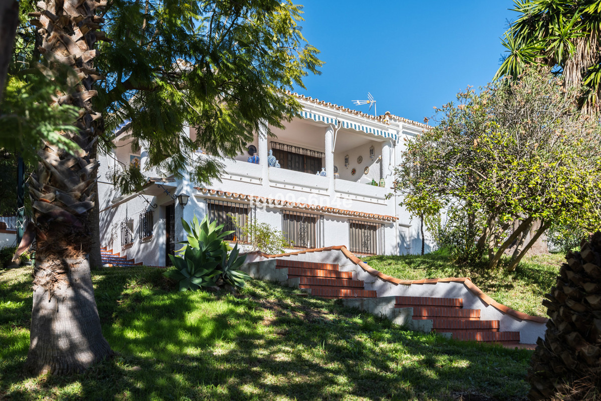 5 Bed Townhouse for sale in Marbella Costa Del Sol, Málaga, Spain