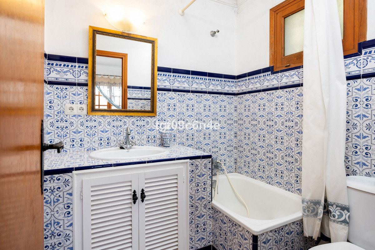 5 Bed Townhouse for sale in Marbella Costa Del Sol, Málaga, Spain