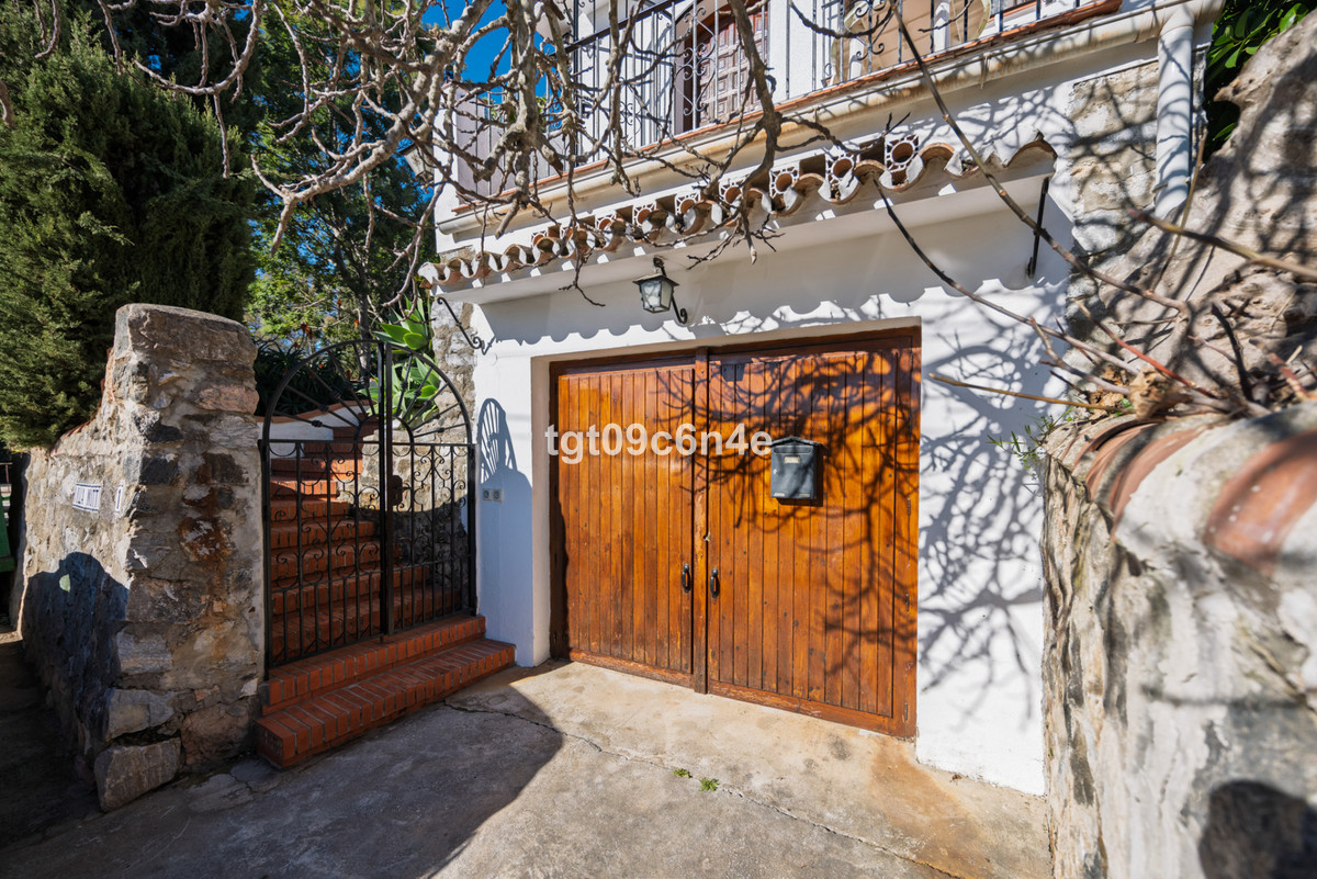 5 Bed Townhouse for sale in Marbella Costa Del Sol, Málaga, Spain