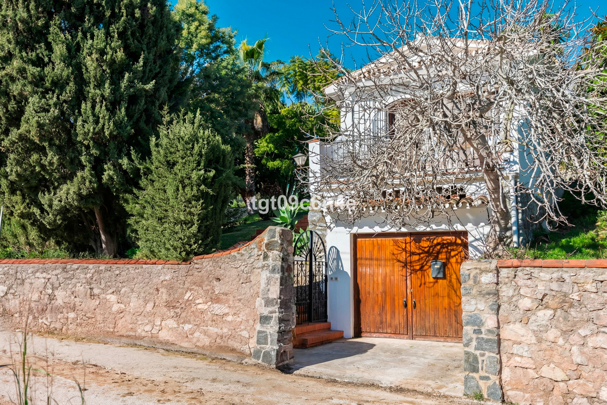 5 Bed Townhouse for sale in Marbella Costa Del Sol, Málaga, Spain