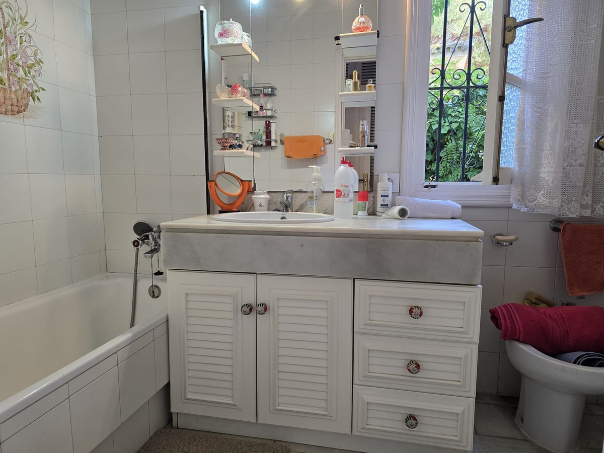 Se vende Villa - Chalet de 4 dormitorios en Costa Del Sol, Málaga, España