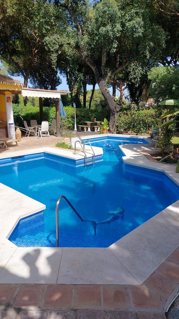 Se vende Villa - Chalet de 4 dormitorios en Costa Del Sol, Málaga, España
