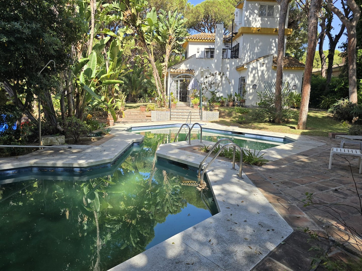 Se vende Villa - Chalet de 4 dormitorios en Costa Del Sol, Málaga, España