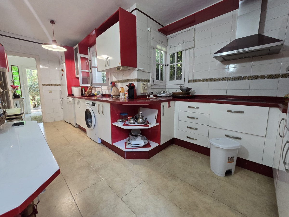 Se vende Villa - Chalet de 4 dormitorios en Costa Del Sol, Málaga, España