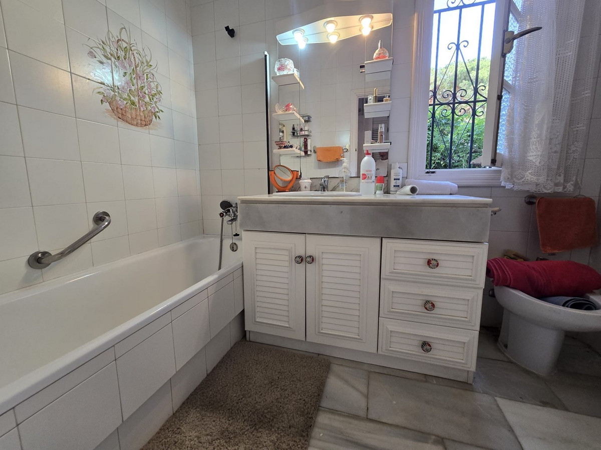 Se vende Villa - Chalet de 4 dormitorios en Costa Del Sol, Málaga, España
