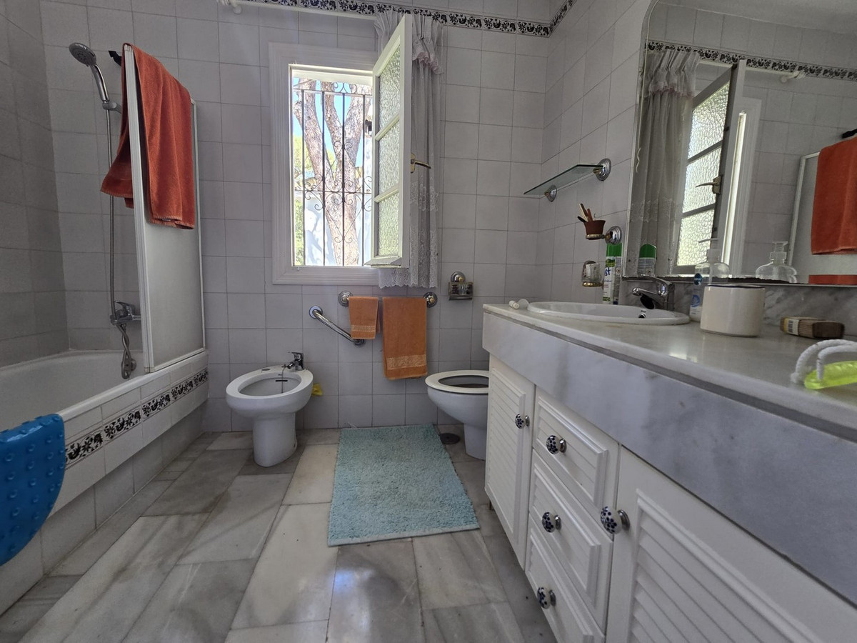Se vende Villa - Chalet de 4 dormitorios en Costa Del Sol, Málaga, España