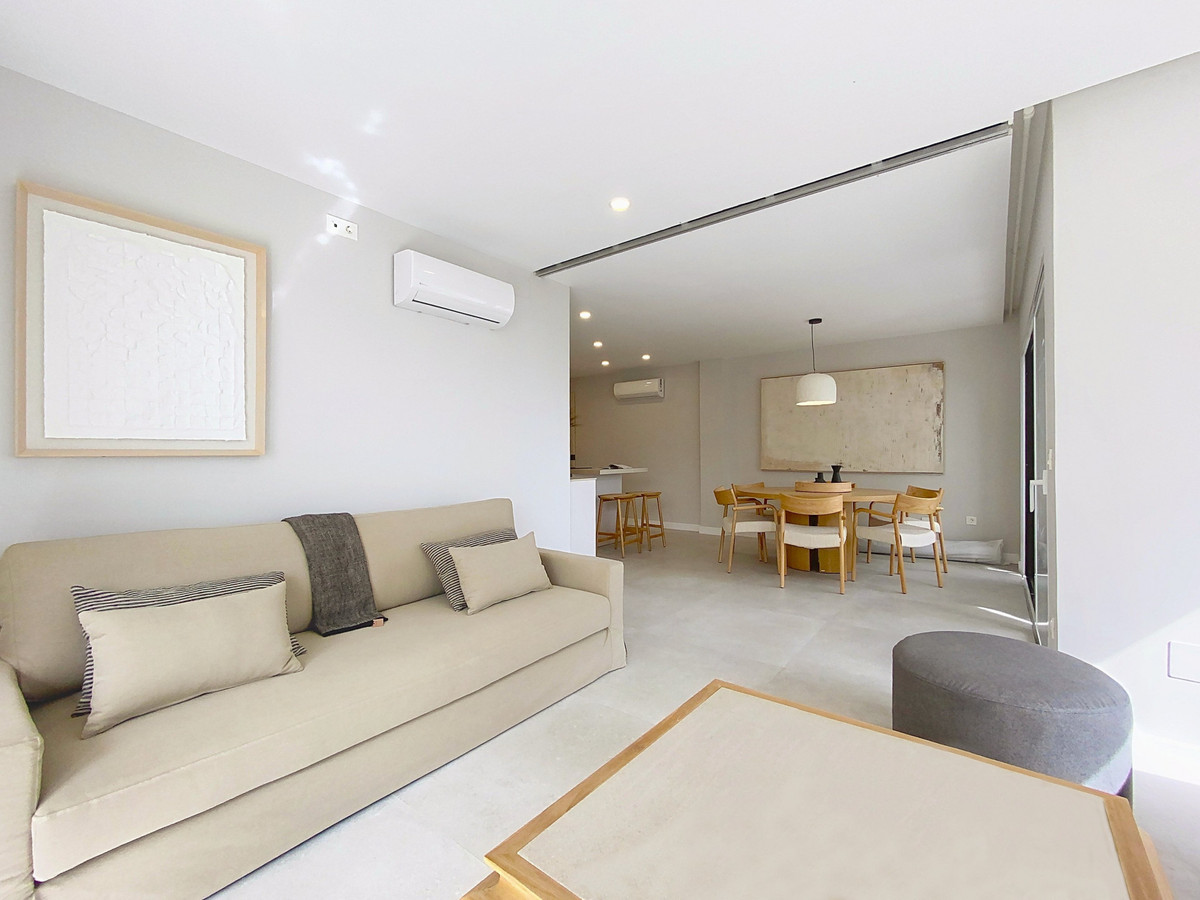 2 Bed Apartment for sale in Estepona Costa Del Sol, Málaga, Spain