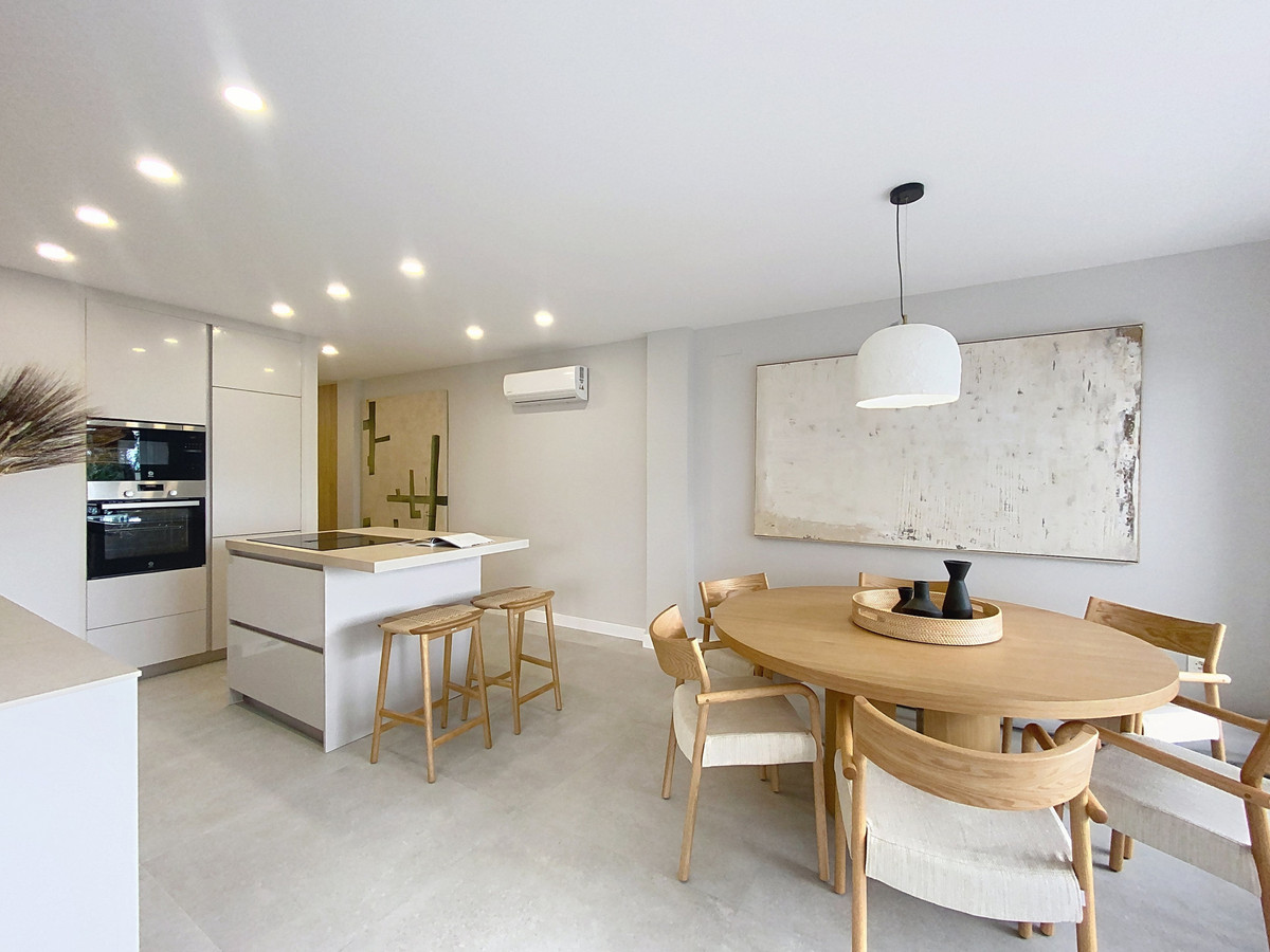 2 Bed Apartment for sale in Estepona Costa Del Sol, Málaga, Spain