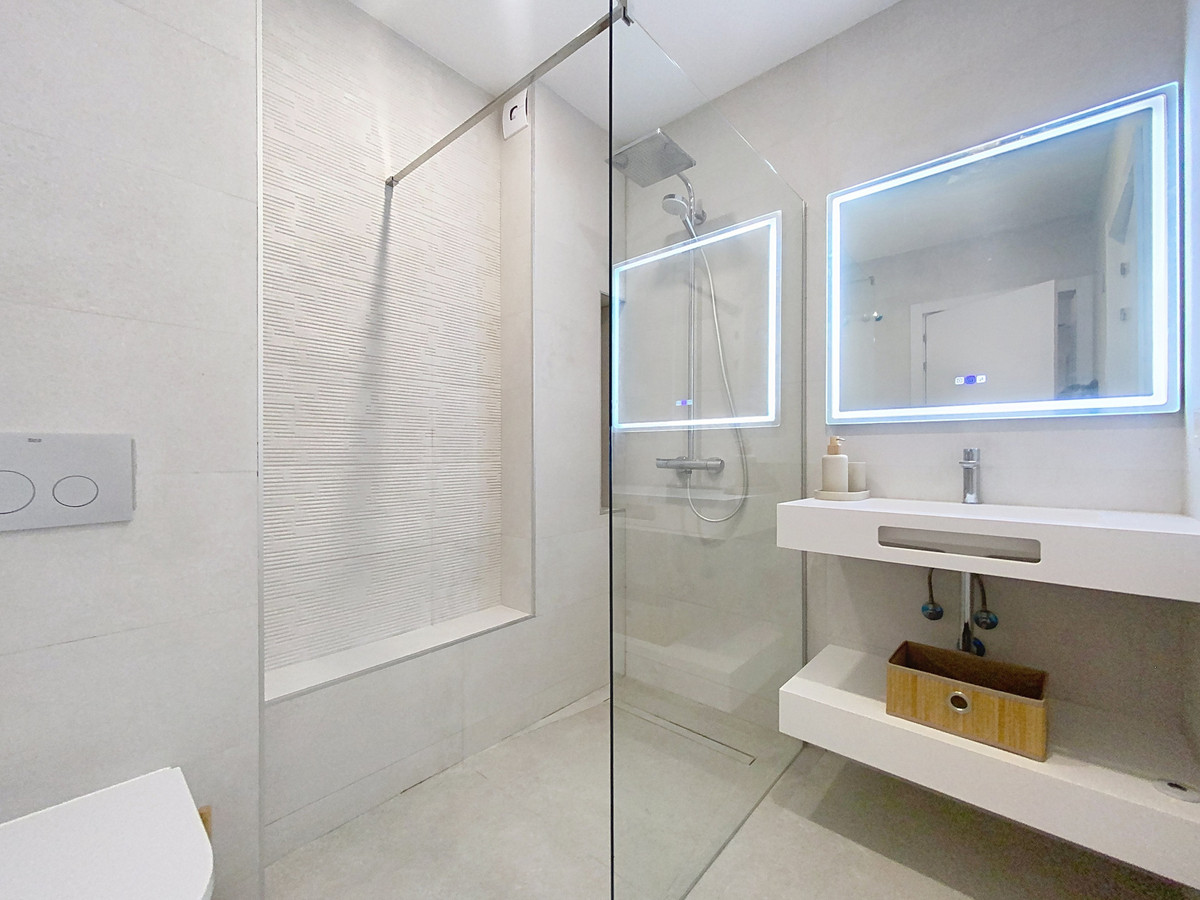 2 Bed Apartment for sale in Estepona Costa Del Sol, Málaga, Spain