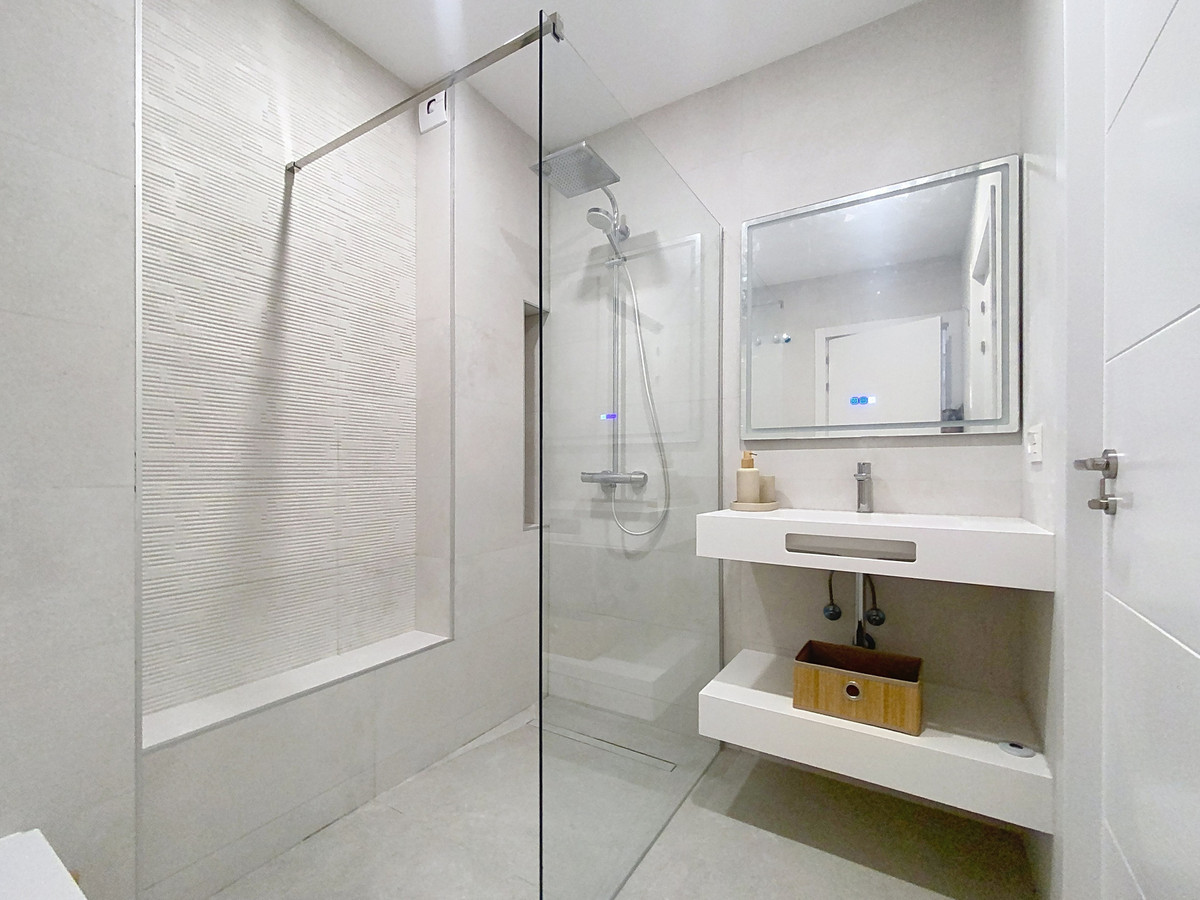 2 Bed Apartment for sale in Estepona Costa Del Sol, Málaga, Spain