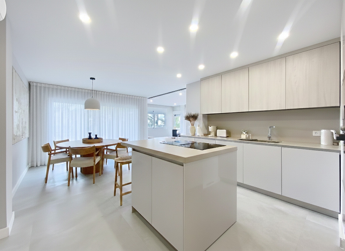 2 Bed Apartment for sale in Estepona Costa Del Sol, Málaga, Spain