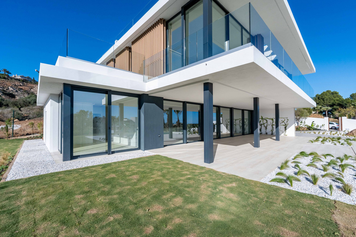 Se vende Villa - Chalet de 5 dormitorios en Costa Del Sol, Cadiz, España