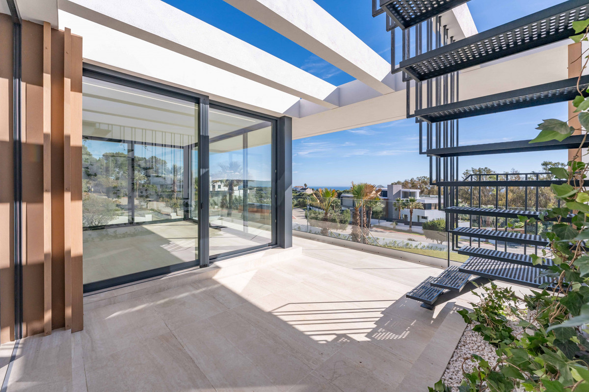 Se vende Villa - Chalet de 5 dormitorios en Costa Del Sol, Cadiz, España